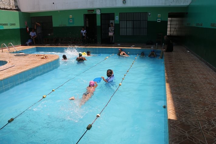 Callao: clausuran piscina ilegal que funcionaba al interior de una casa - América Televisión