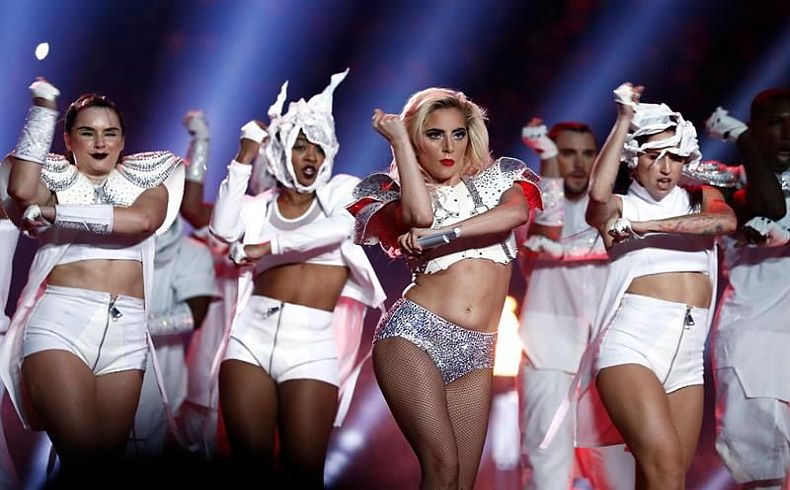 Lady Gaga impactó y brilló en el Super Bowl 2017