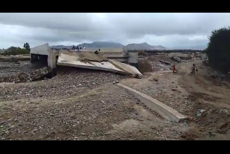 La Libertad: puente La Arenita colapsó por huaicos en Paiján ... - América Televisión