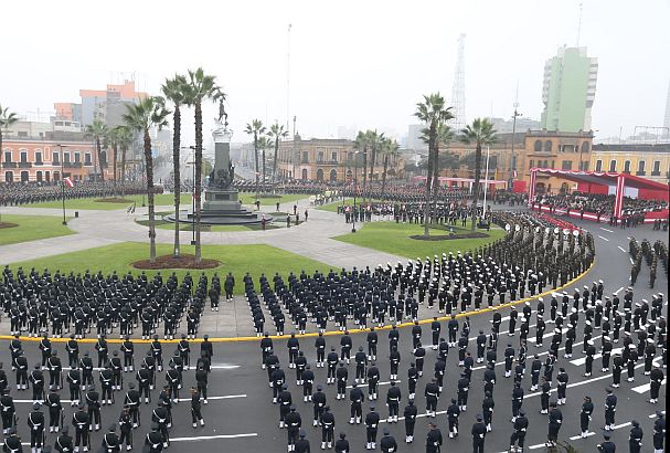 Autoridades conmemoran Día de la Bandera en Juliaca