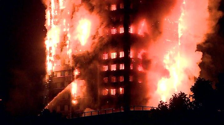 Asciende a 30 el número de muertos en incendio de torre — Londres Asciende a 30 el número de muertos en incendio de torre — Londres