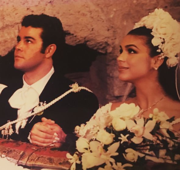 Bibi Gaytán comparte fotos inédita de su matrimonio con Eduardo Capetillo