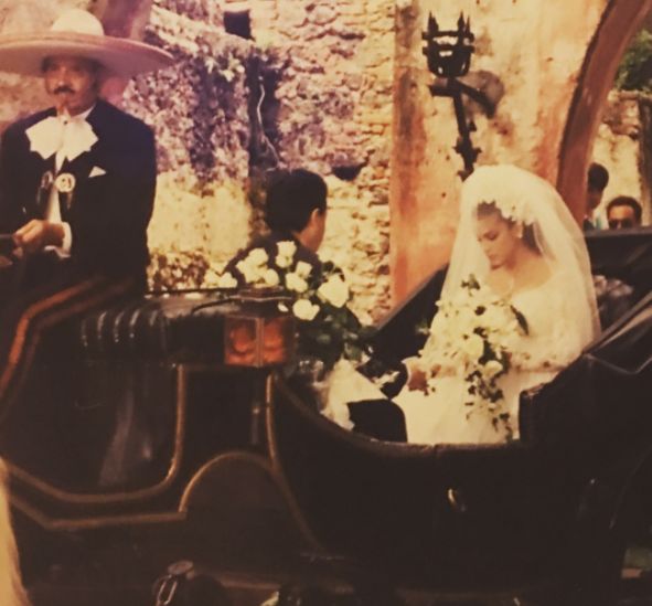 Bibi Gaytán comparte foto inédita de su boda con Eduardo Capetillo