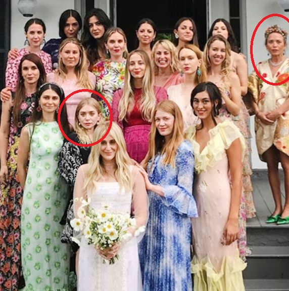 Mary-Kate y Ashley Olsen lucieron excéntricos vestidos